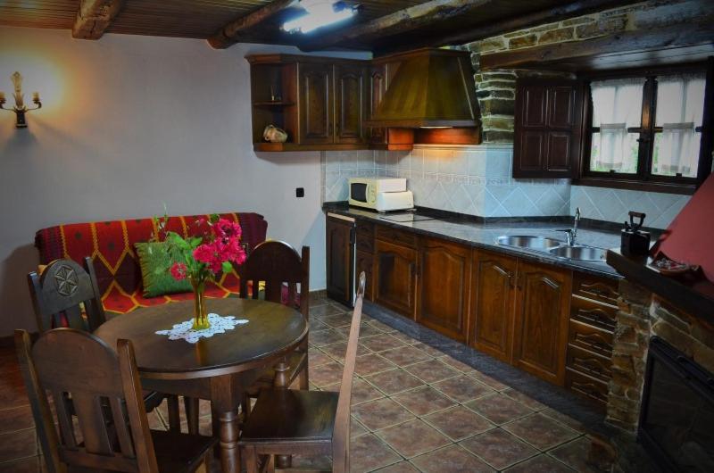 Casa Freixe Apartamentos Rurales Santa Eulalia de Oscos Luaran gambar